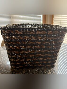 Pottery Barn Set of 2 Hand Woven Asher Seagrass Baskets, Charcoal & Natural